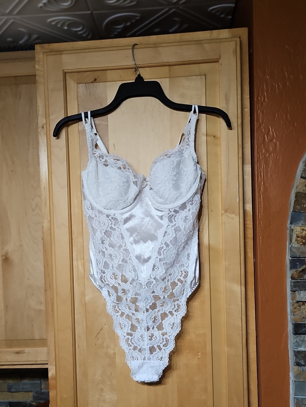 Vintage Victoria's Secret White Floral Lace Satin Underwire Teddy Bodysuit Y2K
